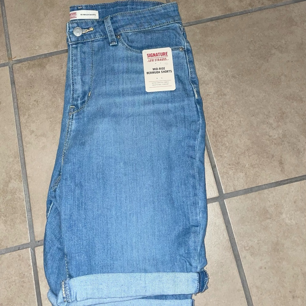 Levi Capri Shorts